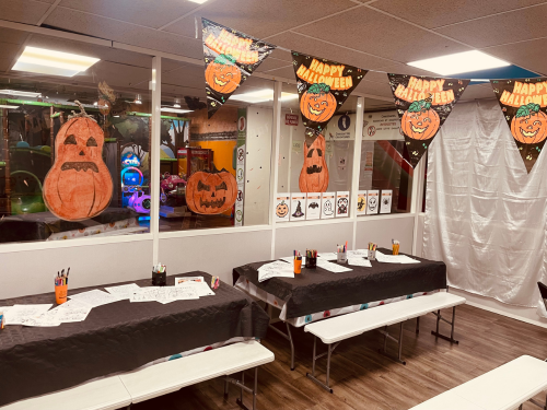 Salle décorée pour un événement Halloween — Jump Story Perpignan