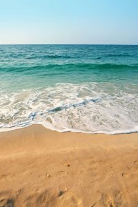 Plage familiale près de Perpignan avec enfants en été